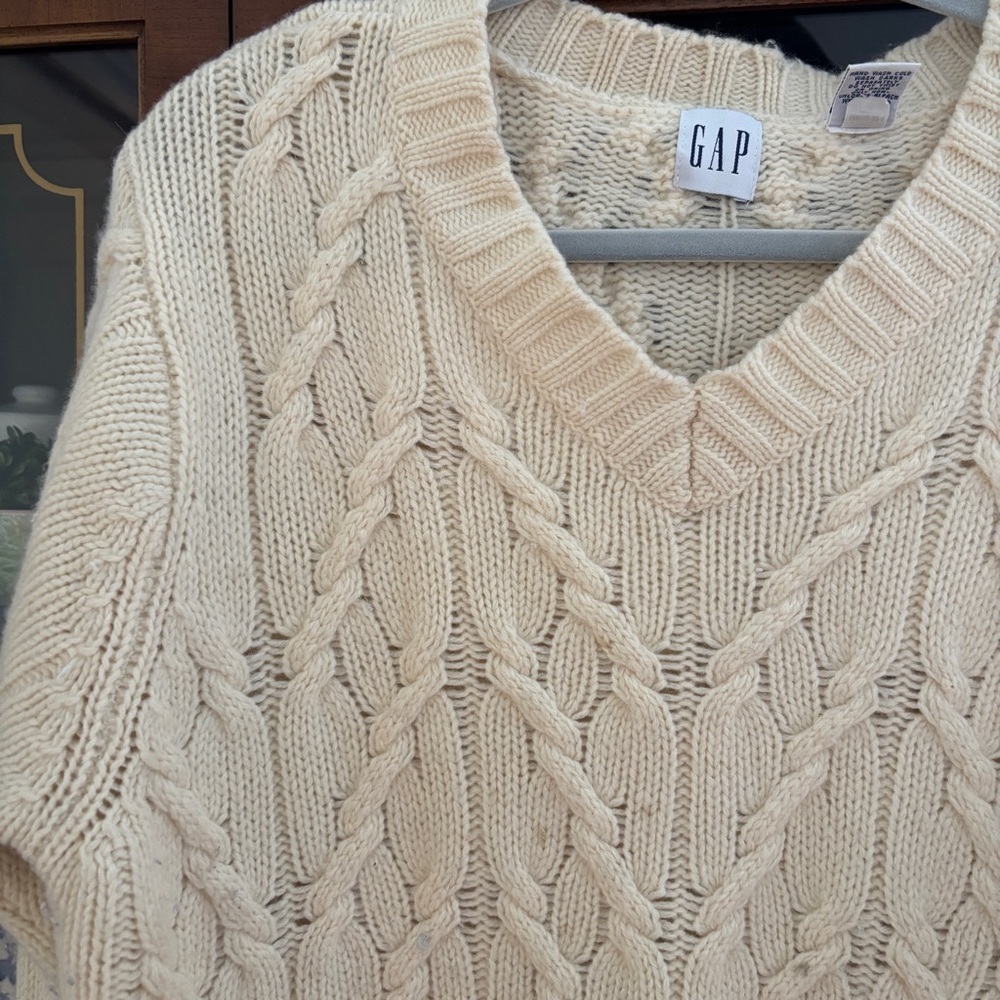 Gap V Neck Cable Knit Wool Cream Sweater Size L Long Sleeve - Picture 2 of 6